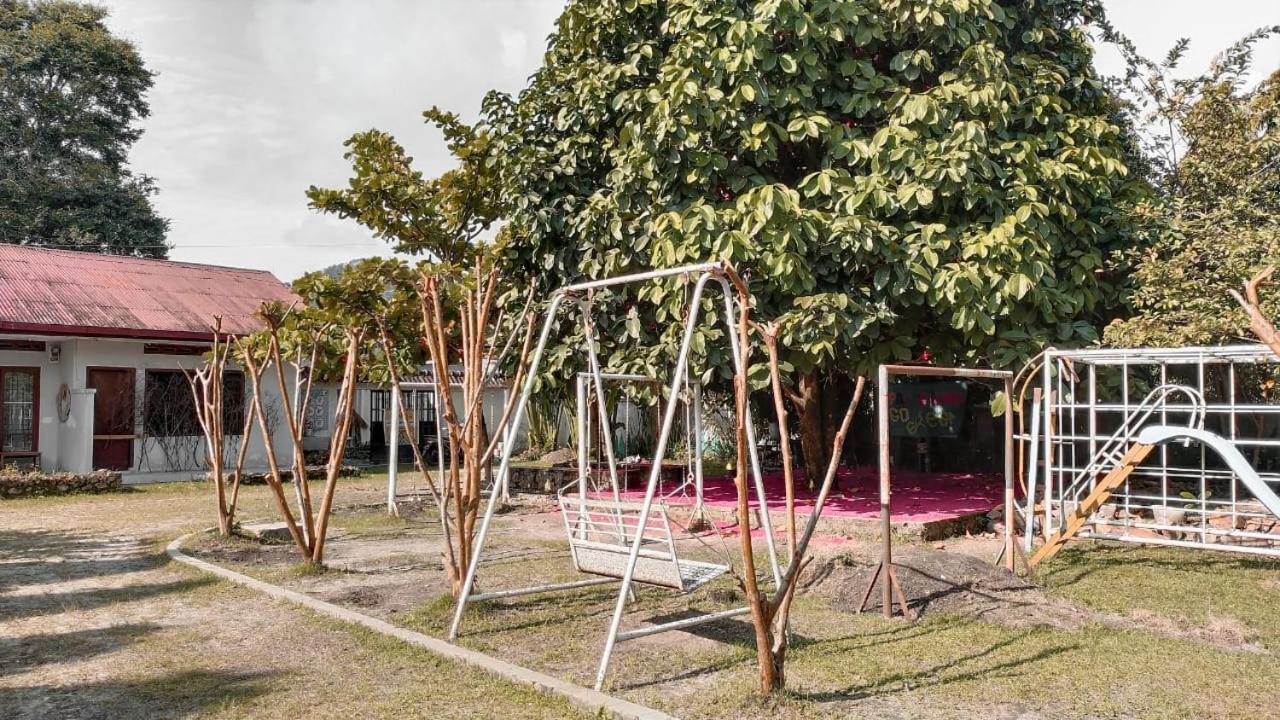 Brussels Homestay Balige Exterior photo