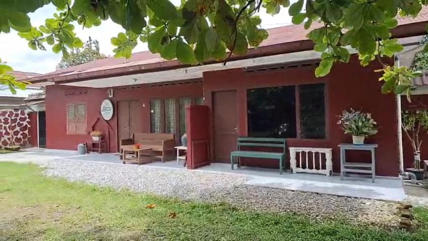 Brussels Homestay Balige Exterior photo